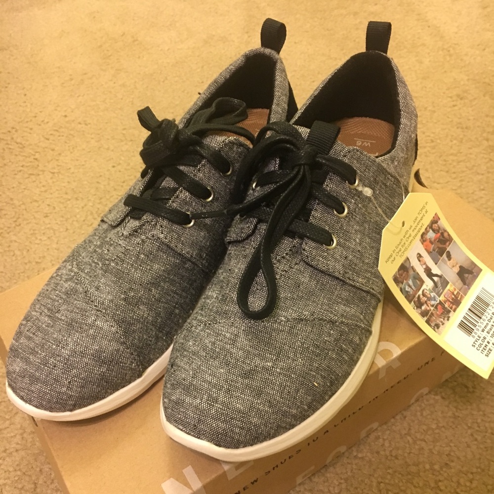 TOMS Black Slub Chambray sneakers ~ size 6